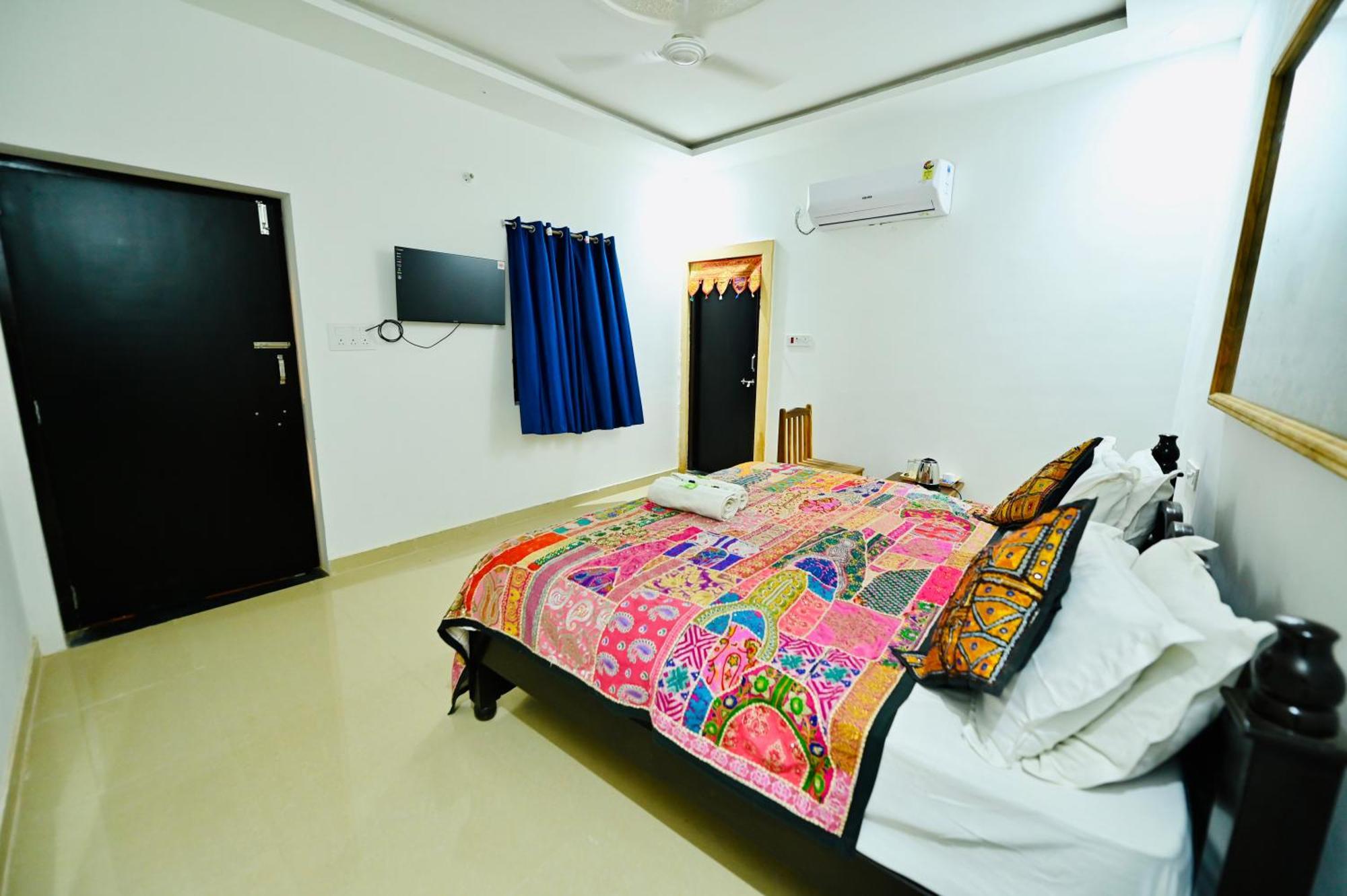 Suite,1614414122:JPEG